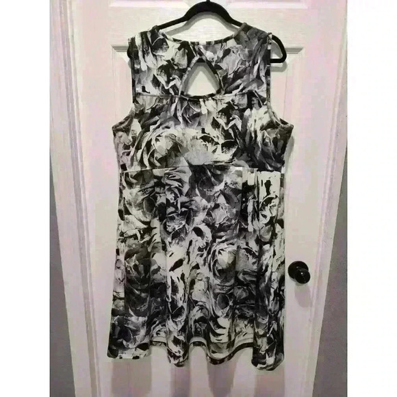 WEDDING GUEST Apt 9 Size 2X Black And White Sleeveless Fit And‎ Flare Dress EUC - Picture 2 of 5